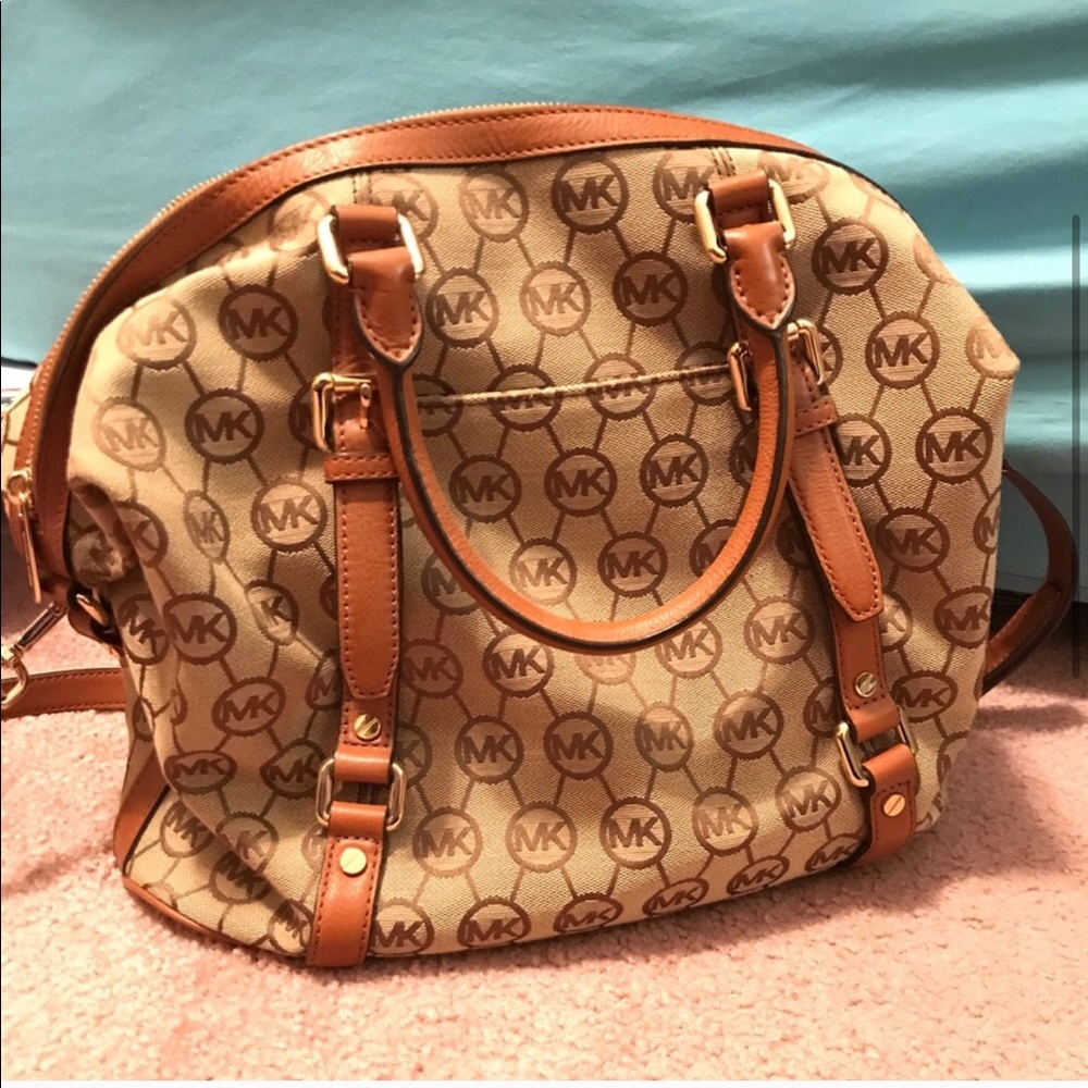 MK Michael Kors travel shoulder crossbody bag. EUC